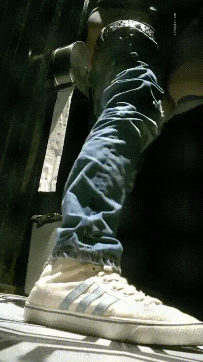 偷拍 全景逼脸同框偸拍Club夜场女蹲厕超多时尚靓妹方便 意外收获性急小情侣后入啪啪 动图预览
