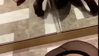 超美颜值一字马极品身材！在学校是别人高攀不起的女神 私下是主人的精盆母狗！