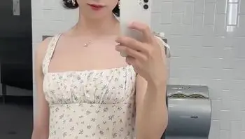 这两件裙子的对比算是我最常穿的两种风格的代表了