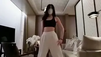 刚刚录的the baddest！！能不能夸夸我跳的好！！我会很开心