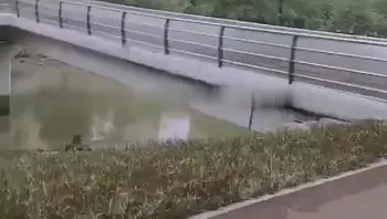 广西都市丽人裸体在公园穿高跟鞋遛弯 遇老太太好心提醒要穿衣保暖还给披上衣服