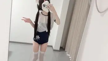 出门逛街也不忘把自己装进推车里(●'◡'●)