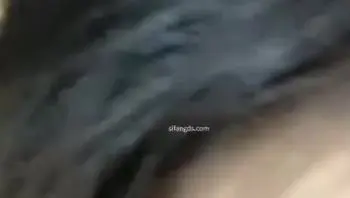 露脸羞涩微胖女大学生为了赚零花钱去接一对一裸聊