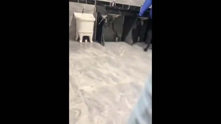 换妻公厕小夫妻结婚多年发小操到喷一地
