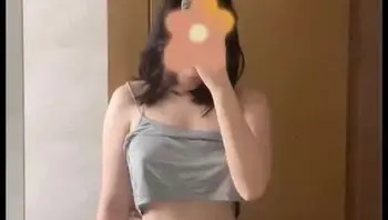 身材不错高颜值清纯甜美少萝 少女试衣间