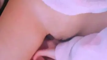 白虎粉嫩骚穴jk制服反差婊少萝饱饱呀