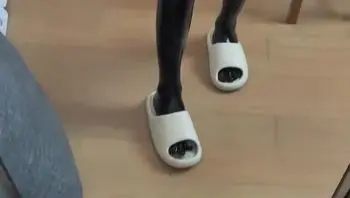天冷了，要记得给牛牛穿衣服……