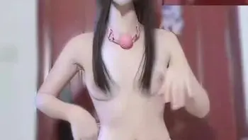 嫩妹给我们跳个性感舞蹈