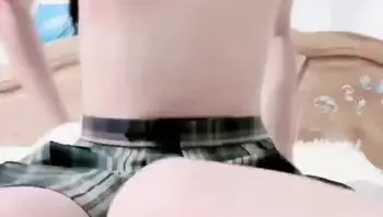 高颜值清纯少女商场自拍露出