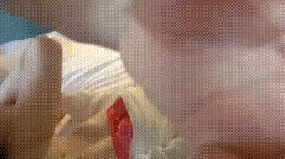 清纯反差婊姐姐和弟弟淫荡乱伦，无情输出干的嗷嗷叫。直接中出掰穴流出精液。 动图预览
