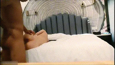 约到极品反差兼职空 姐，御姐女神萝莉身子美乳嫩逼毒龙暴力猛操。 动图预览