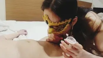 被土豪金主爸爸蹂躏爆操内射，骚叫不断，高潮喷水。（henry_sera）
