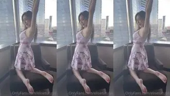 穿上性感情趣内衣室外色诱【elisetutu69】