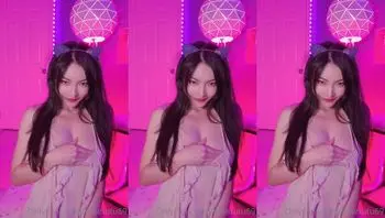 骚货女友Elise屏幕前直播诱惑【elisetutu69】