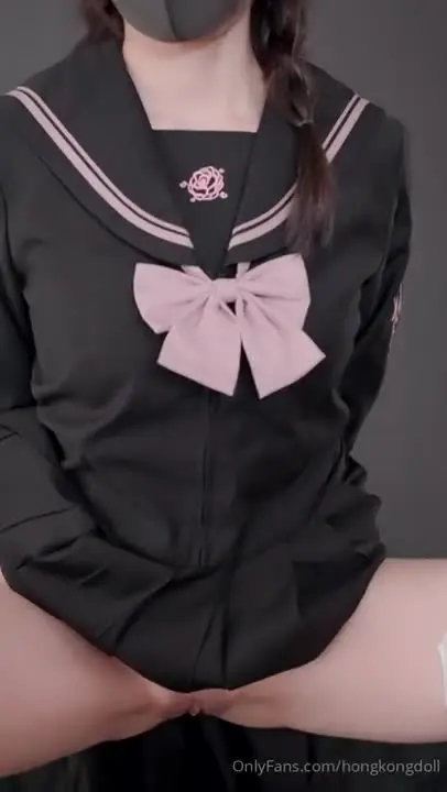 穿著可愛JK制服黑絲的白晢正妹自慰勾引