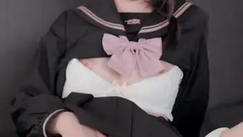 穿著可愛JK制服黑絲的白晢正妹自慰勾引
