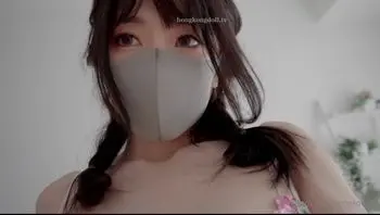 「香港極品美少女」手機自拍穿著心愛碎花內衣激情後入啪啪
