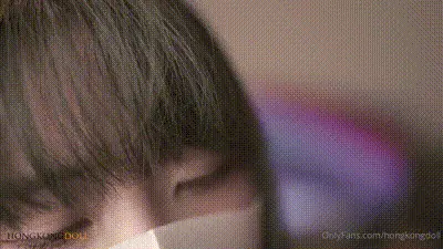 「香港極品美少女」在鏡頭前騷氣自慰 還說想看著你打手槍 动图预览