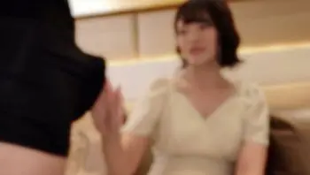 FC2PPV4745194 美容專櫃的美女顧問被猛烈抽插高潮潮吹