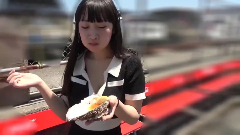 FC2PPV4743028 配合度很高的美女人妻沙灘露出 在車上激戰連場