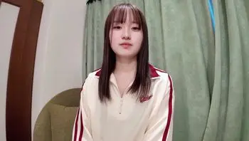 FC2PPV4724363 剛畢業的18歲白皙清純美女被大屌狂操痙攣呻吟