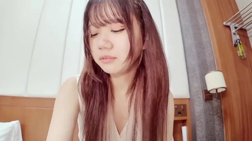 FC2PPV4724572 19歲黑絲苗條大奶按摩女郎被操到臉紅耳赤 給她的濕潤小穴來一發中出[Part1]