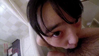 FC2PPV4705044 正妹實在太淫蕩了 在浴缸要求用肉棒塞滿她的小嘴 动图预览