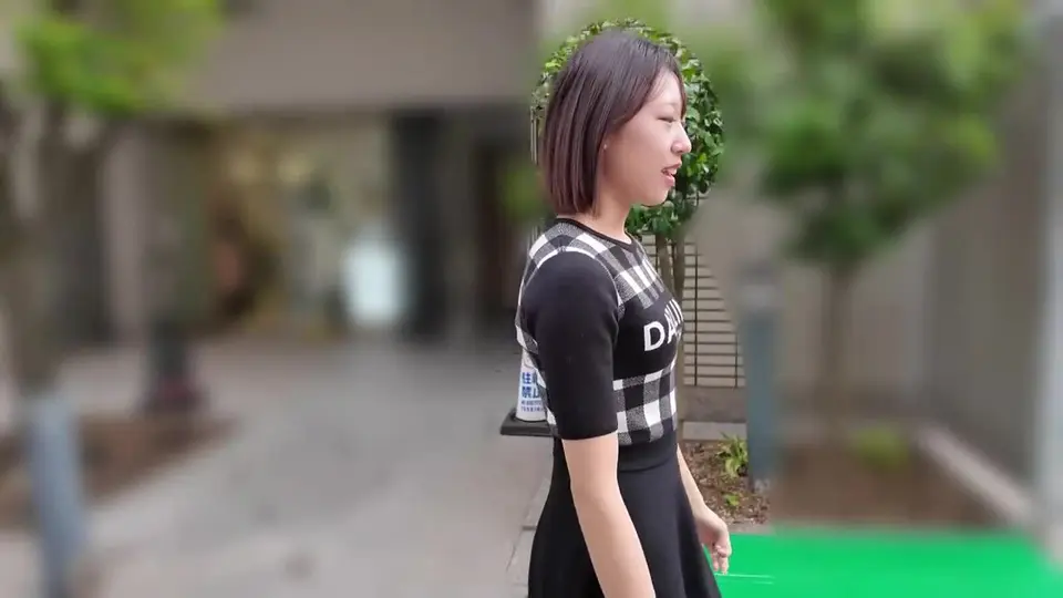 FC2PPV4705927 身材苗條的20歲女大生 她的緊緻小穴被猛操到高潮