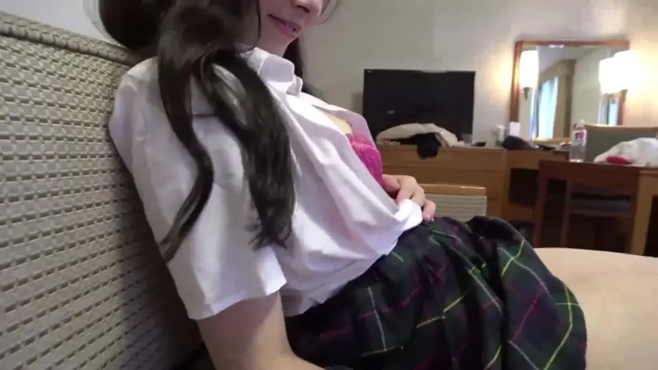 FC2PPV2401849 私立學校女生在酒店服被大叔征服