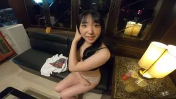 FC2PPV4638829 誘惑18歲女大生在鏡頭面前做愛 她的男友也可能是FC觀眾