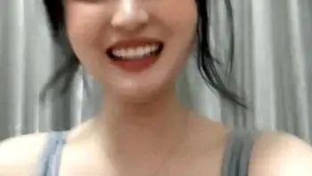 爆乳少婦深夜和小哥激情做愛直播