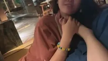 女同志舔腳扇耳光 越舔越愛