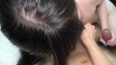 FC2PPV4560817 膚白苗條女孩首次中出[Part2] 动图预览