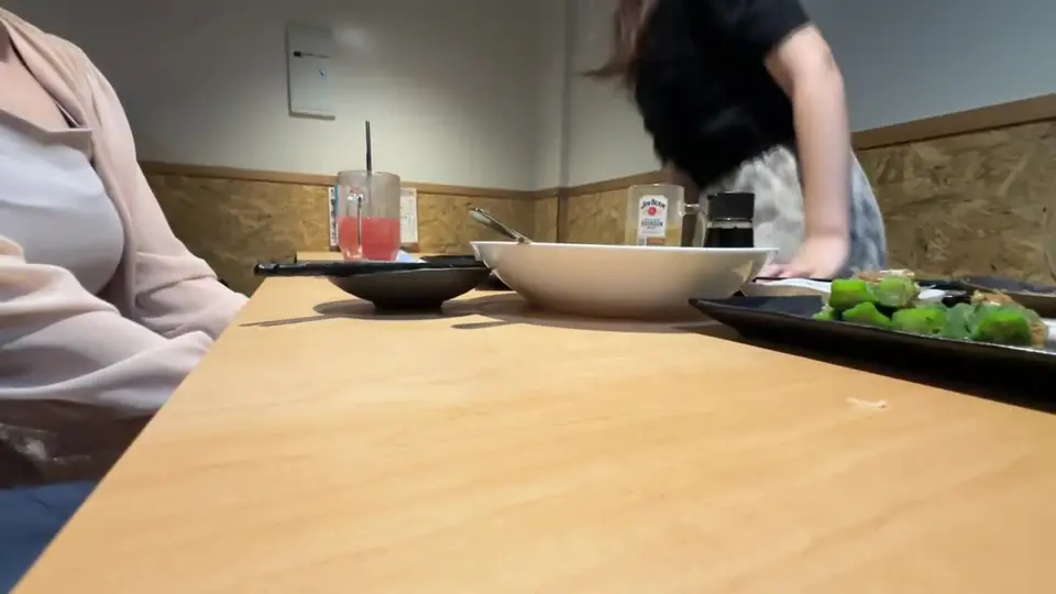 FC2PPV4546825 和錯過末班車的女孩到酒店休息發生了一些事
