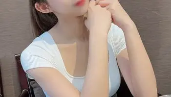 FC2PPV4547779 梆著馬尾漂亮化妝品售貨員被狠狠中出
