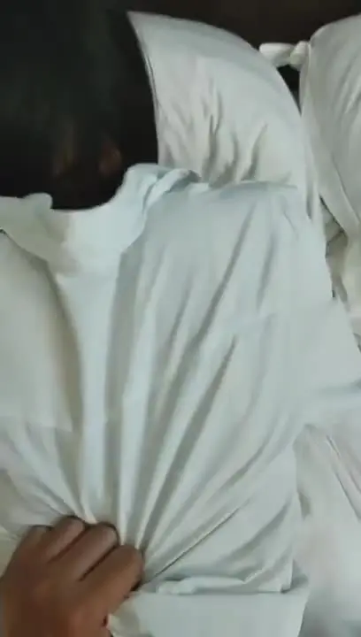 對著鏡狂操學生 很有征服感一邊操一邊掌摑她