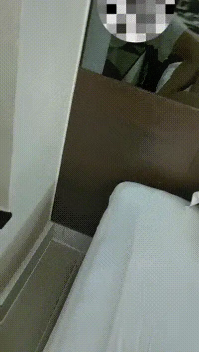 對著鏡狂操學生 很有征服感一邊操一邊掌摑她 动图预览