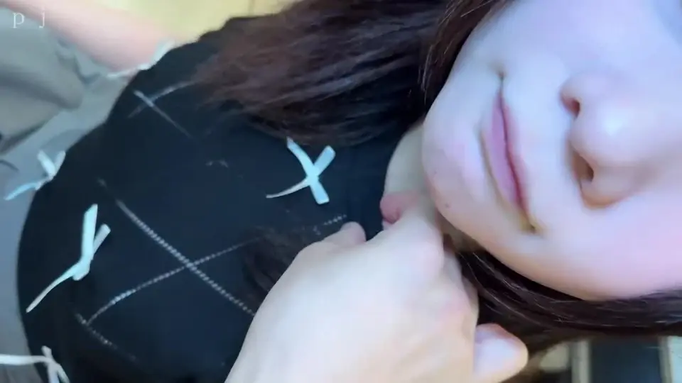 FC2PPV4533200 極其迷人的偶像級美女一邊舔著雞巴一邊流著淫水 用可愛的聲音呻吟被中出內射[Part3]