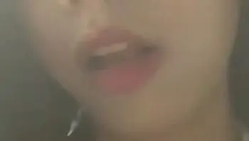 膚白大波少女白虎蜜穴做愛時發出動聽呻吟聲