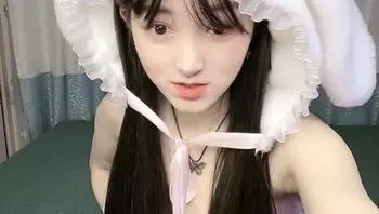 白晢卡哇伊美少女粉嫩小騷穴被肥宅無套抽插