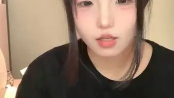 白嫩小姐姐聽從網友指示 口交埋頭苦幹
