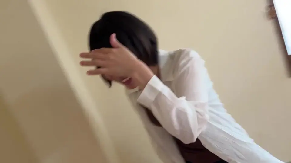 230OREMO136 清純甜美女大生租屋看房時被發情經紀猛操