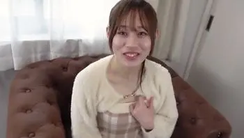FC2PPV4296068 19歲白晢美少女在鏡頭前一絲不掛被舔白虎穴感到害羞緊張[Part1]