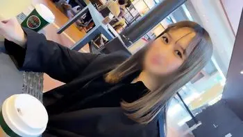 FC2PPV3248971 在酒吧認識的美女著急帶到酒店中出內射