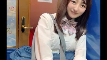 FC2PPV3137099 可愛學生課後到KTV被弄到蜜穴濕濕 到旅館啪啪無套內射
