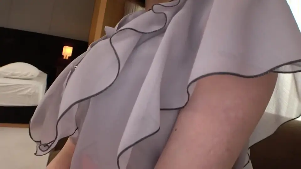 SIRO4925 超愛幻想和愛看小說的文青少女被操變得嬌嗲小母狗一般