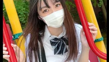 FC2PPV3077136 微胖白晢學生妹穿著校服做愛 狂操無毛穴口爆
