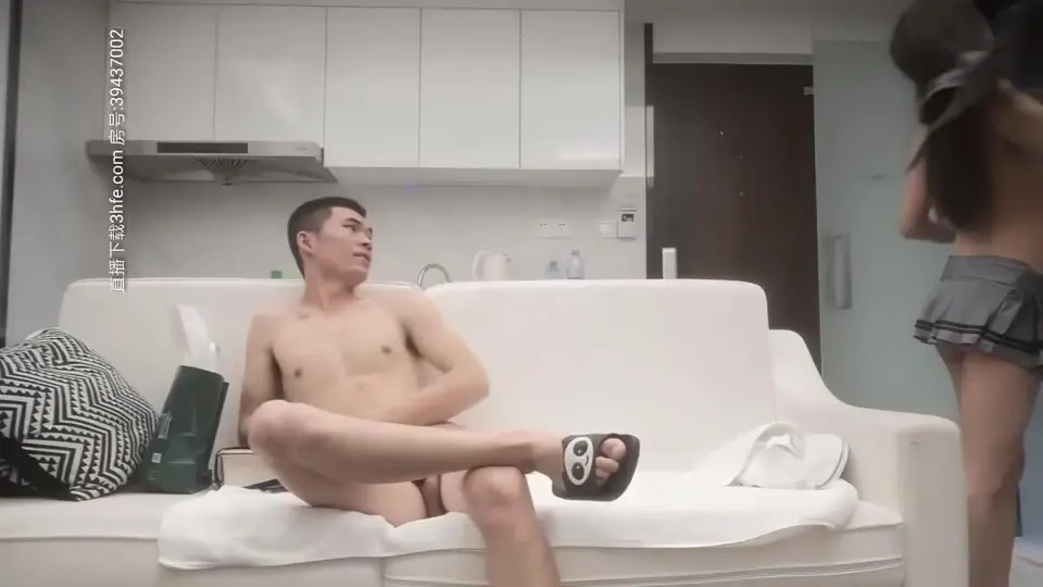 黑裙正妹換上性感水手服沙發上啪啪