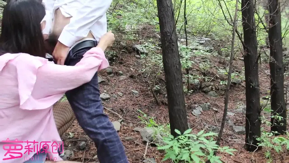 森林迷路的小姑娘被野獸操到發情