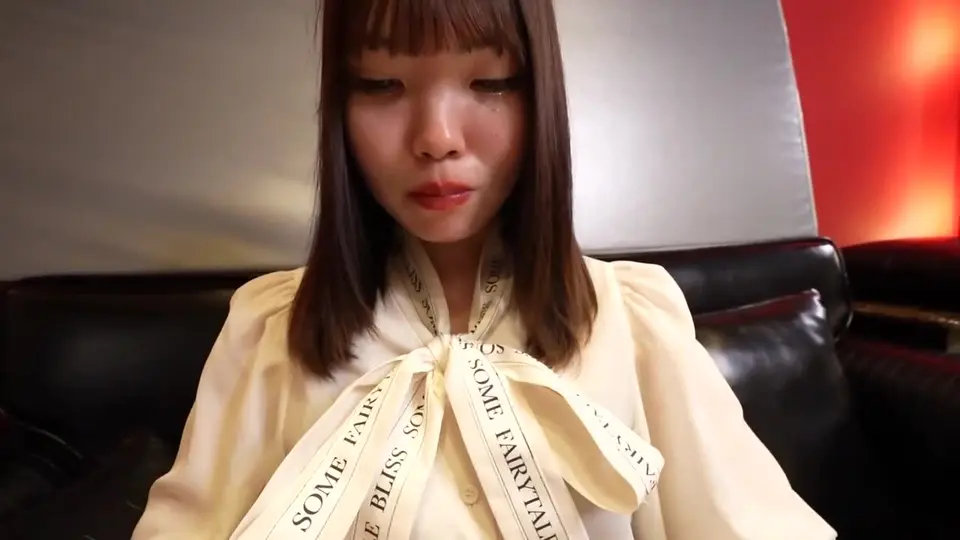 FC2PPV4825366 純真懵懂的女孩被猛操 嬌喘呻吟神情恍惚大量中出